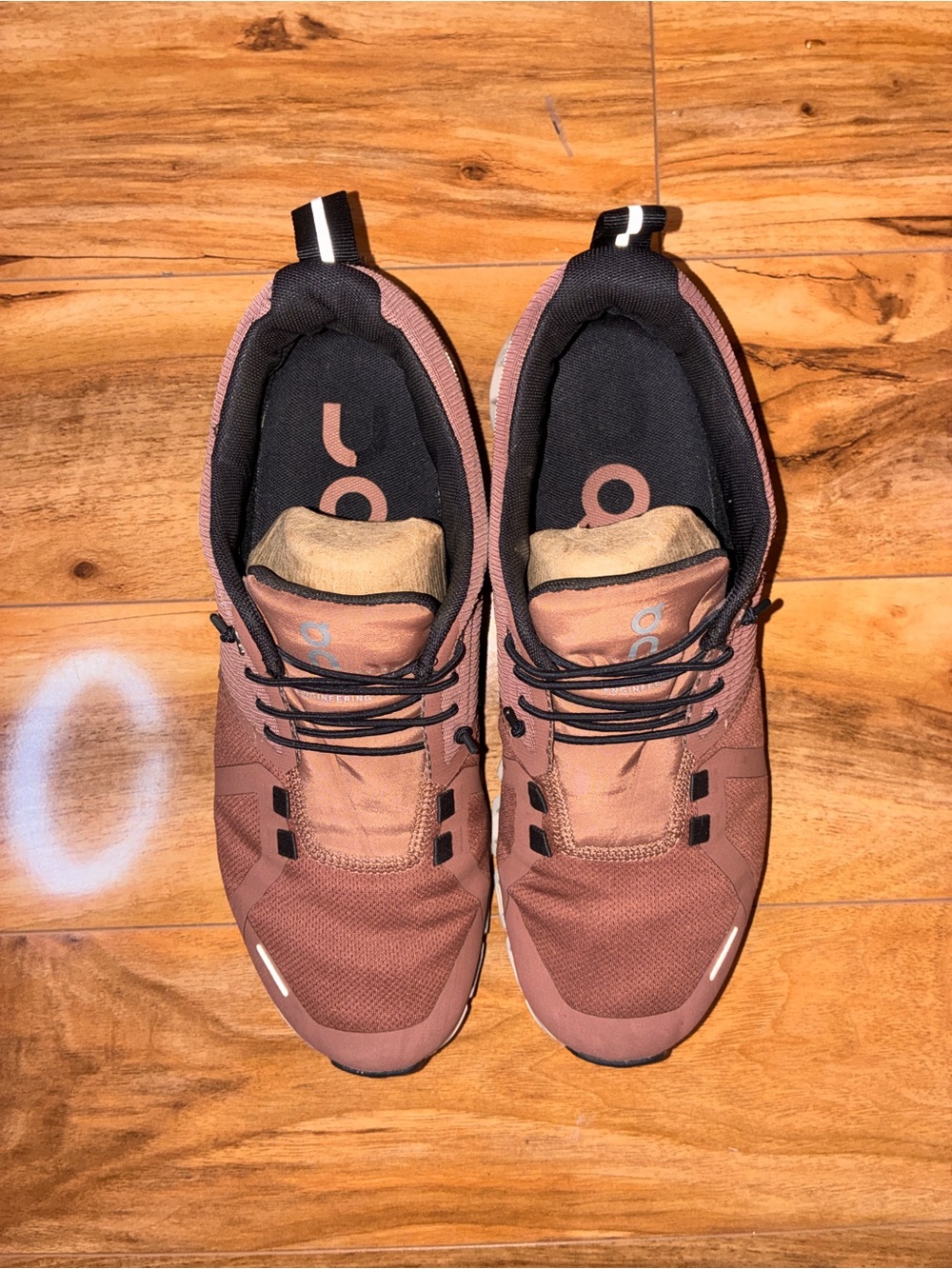 On Running Women's Athletic Shoes in Dusty Rose and White - Picture 5 of 10